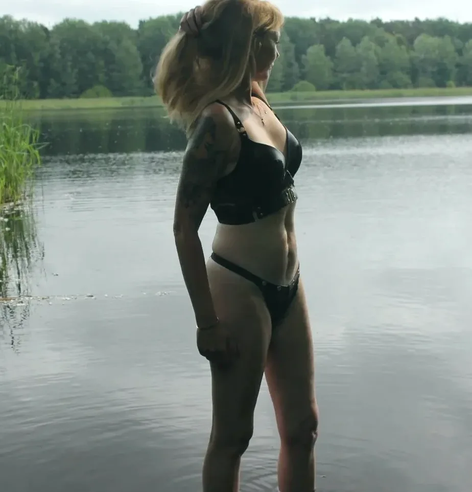 Amanda, 39