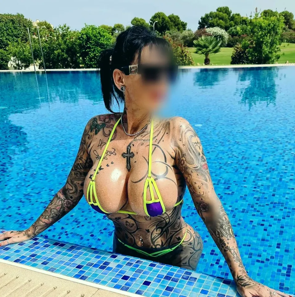 Amanda, 39