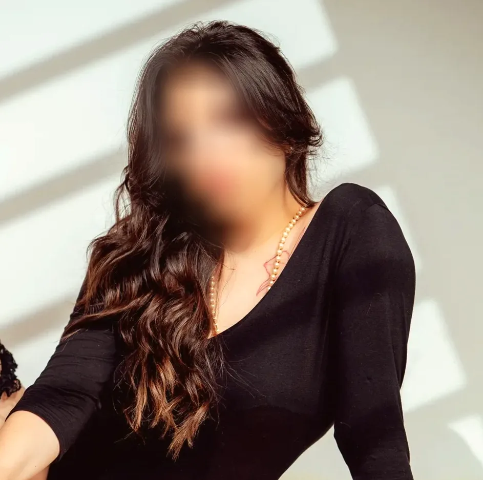 Sara, 33