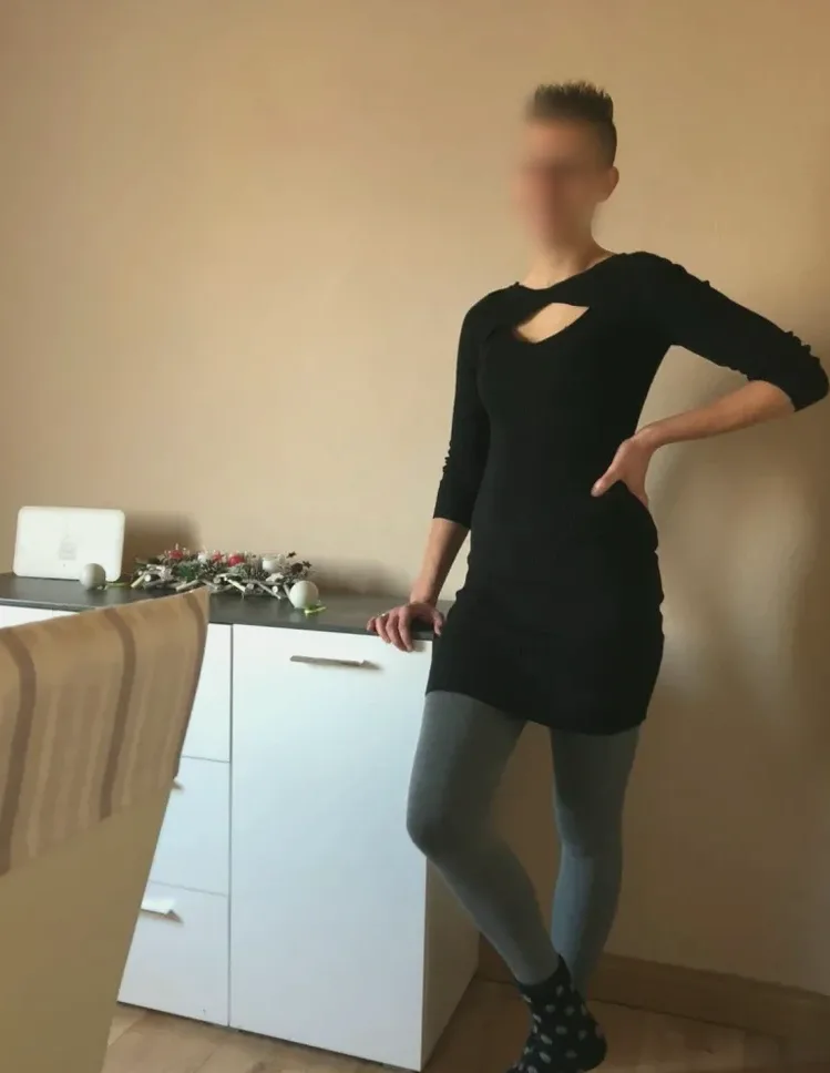 Sari, 32