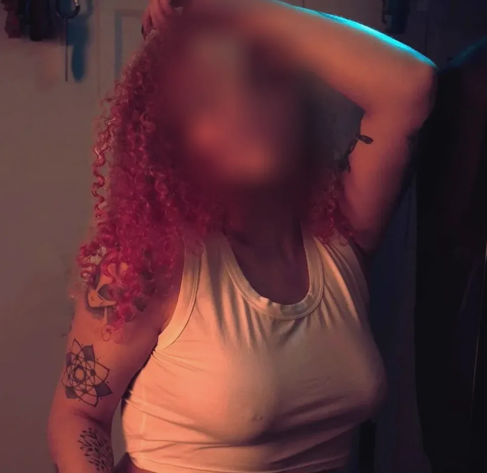 Sofia, 31