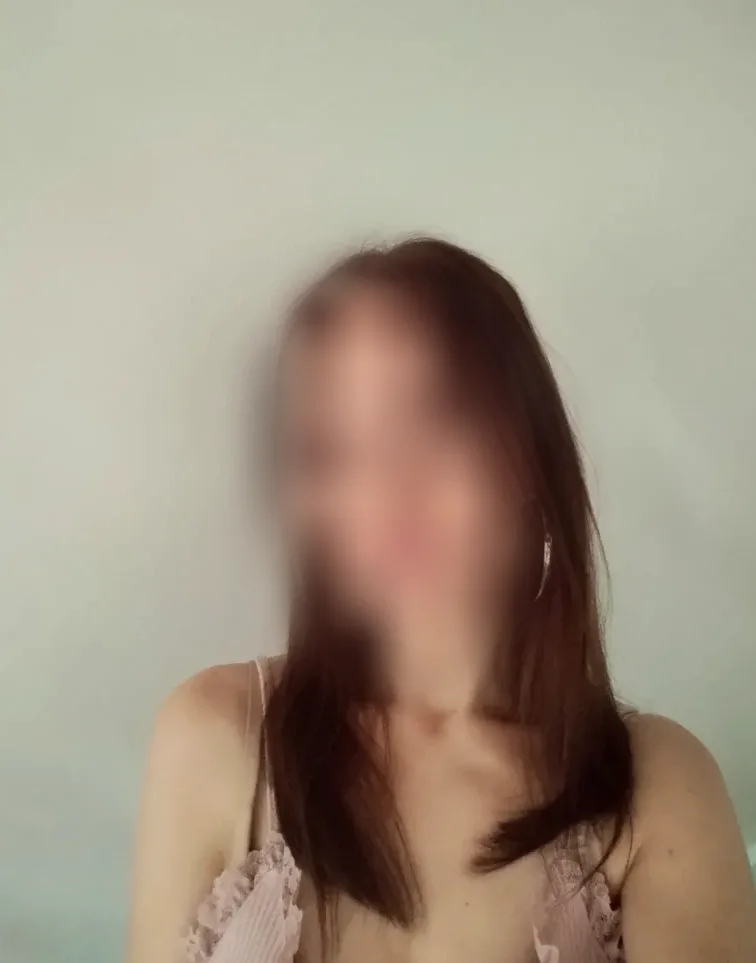 Ulla, 27