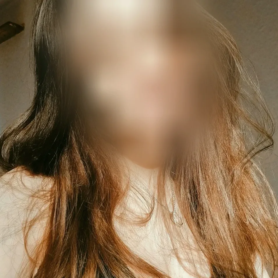 Ulla, 28